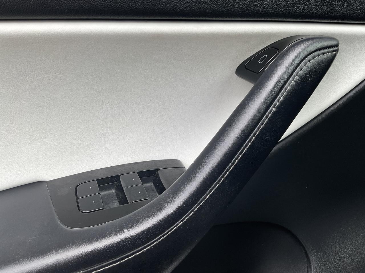 2021 Tesla Model Y Long Range - WHITE LEATHER! NA! CAMERAS! EV RATES! Photo