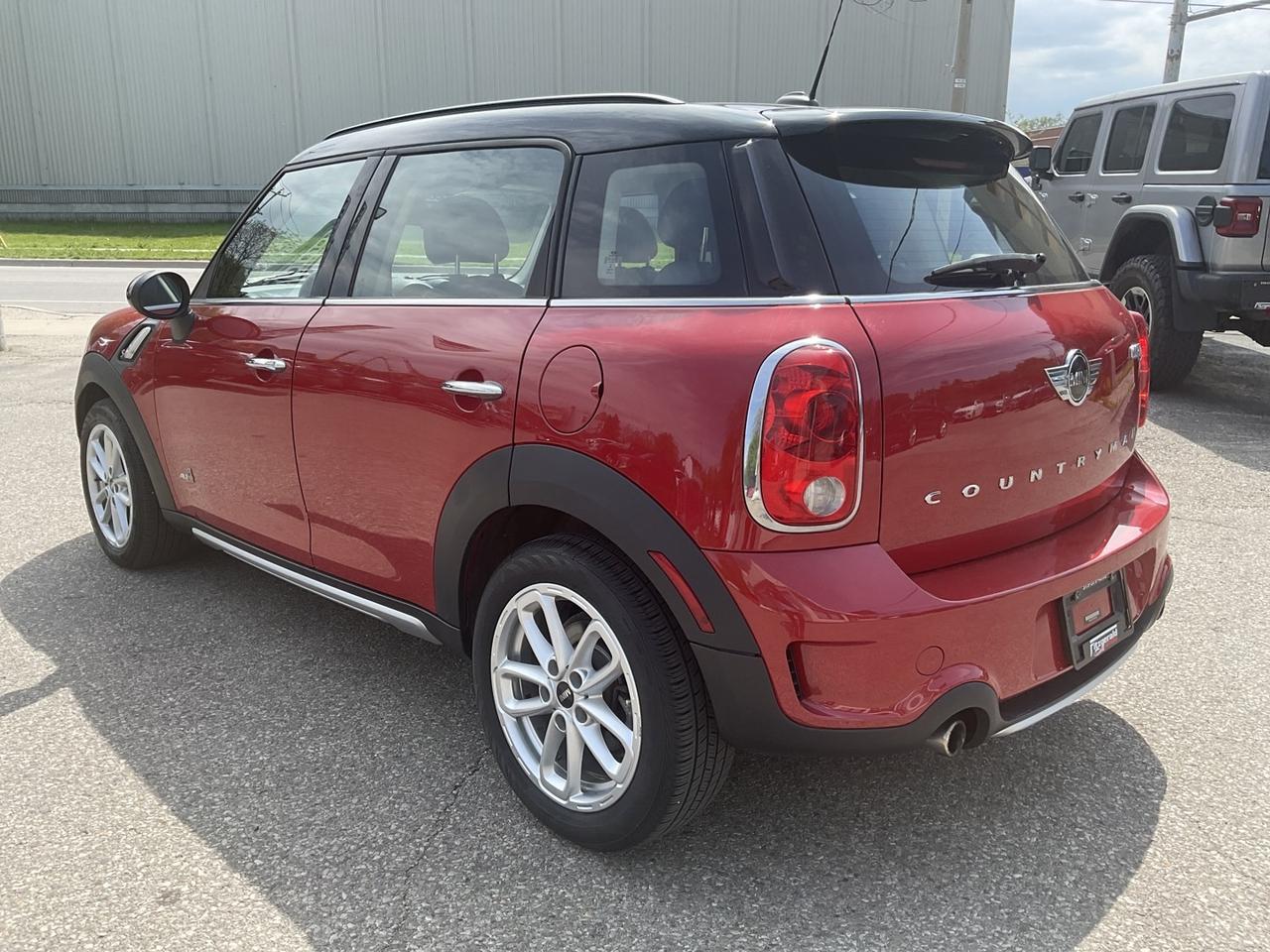 2015 MINI Countryman S ALL4 - LEATHER! PANO ROOF! BLUETOOTH! HTD SEATS! Photo