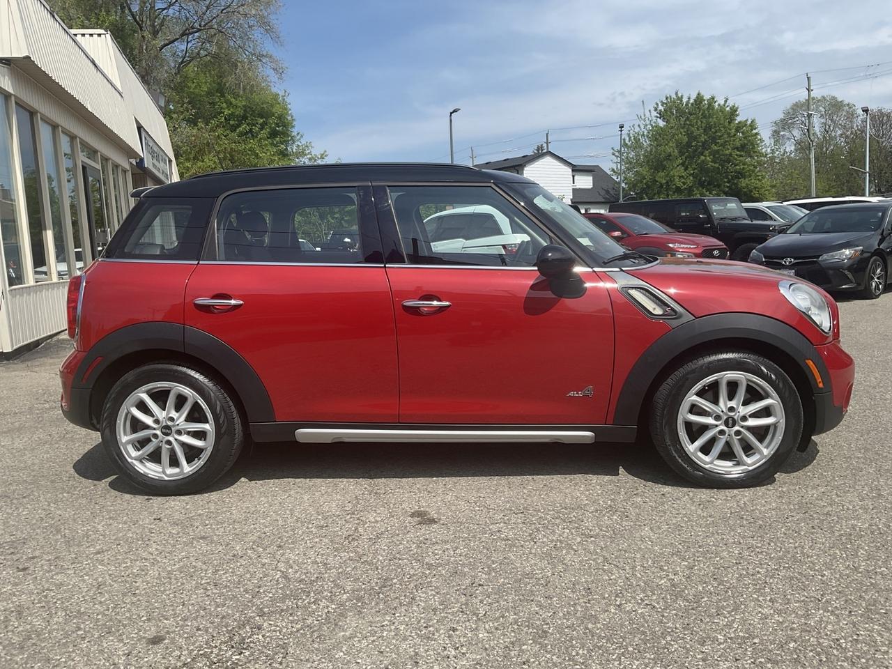 2015 MINI Countryman S ALL4 - LEATHER! PANO ROOF! BLUETOOTH! HTD SEATS! Photo