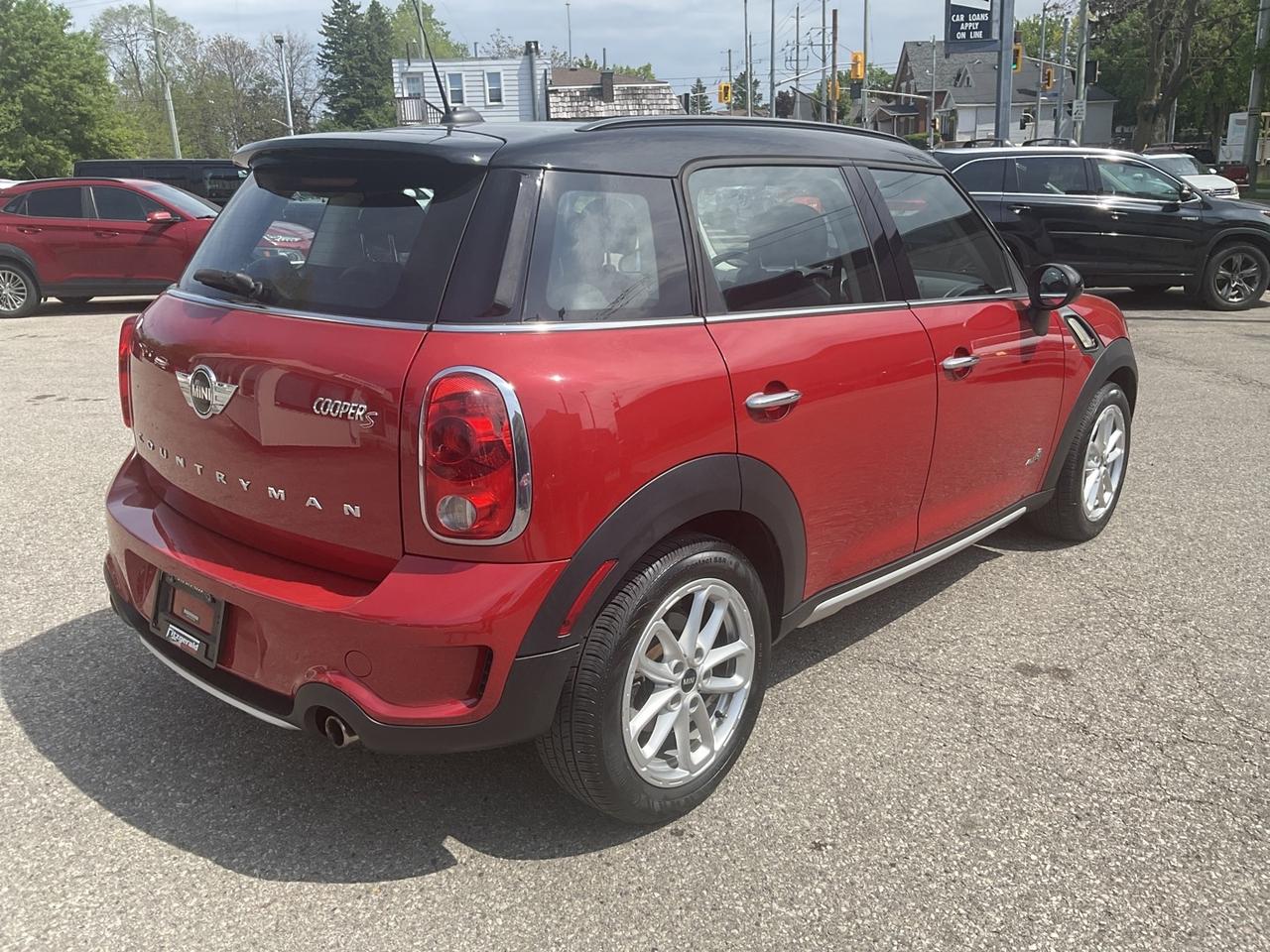 2015 MINI Countryman S ALL4 - LEATHER! PANO ROOF! BLUETOOTH! HTD SEATS! Photo