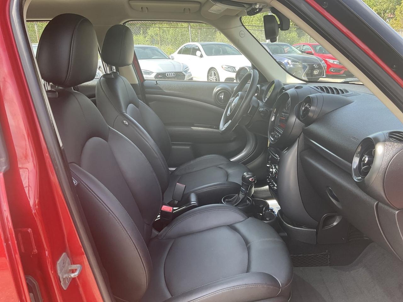 2015 MINI Countryman S ALL4 - LEATHER! PANO ROOF! BLUETOOTH! HTD SEATS! Photo