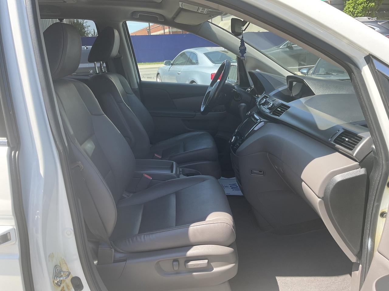 2015 Honda Odyssey Touring - LTHR! NAV! BACK-UP CAM! BSM! DVD! 8 PASS Photo