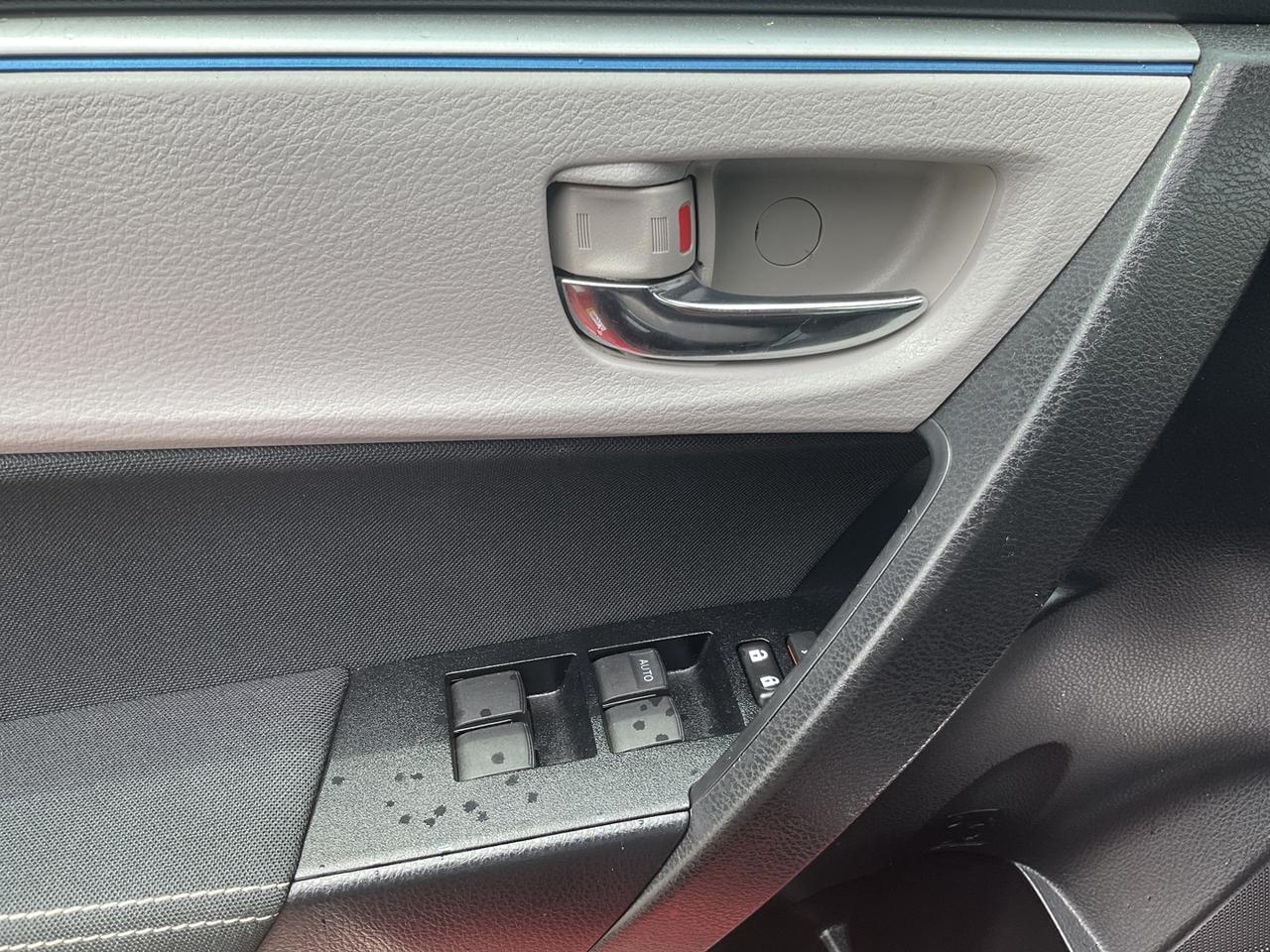 2015 Toyota Corolla LE - BACK-UP CAM! HEATED SEATS! BLUETOOTH! Photo