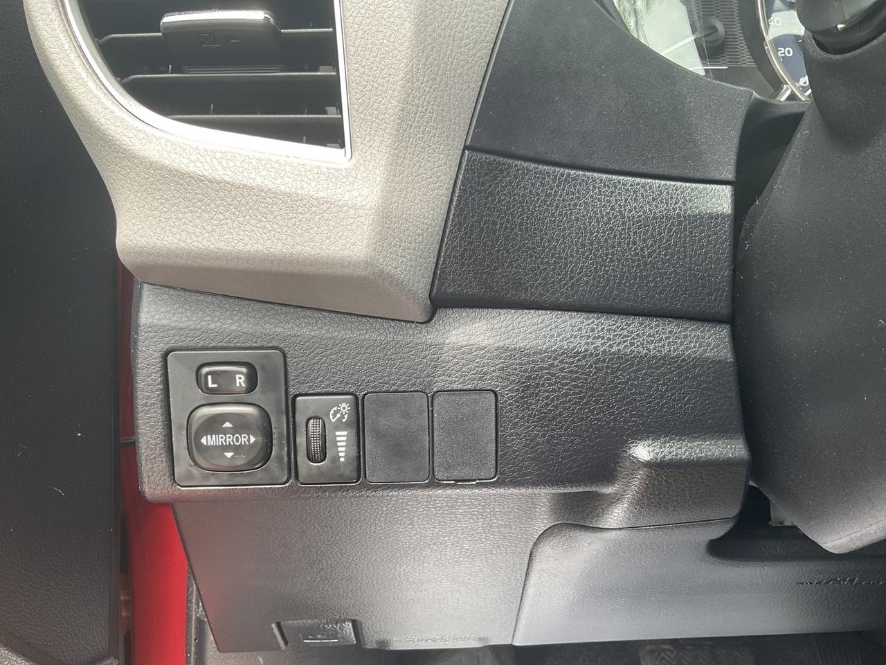 2015 Toyota Corolla LE - BACK-UP CAM! HEATED SEATS! BLUETOOTH! Photo