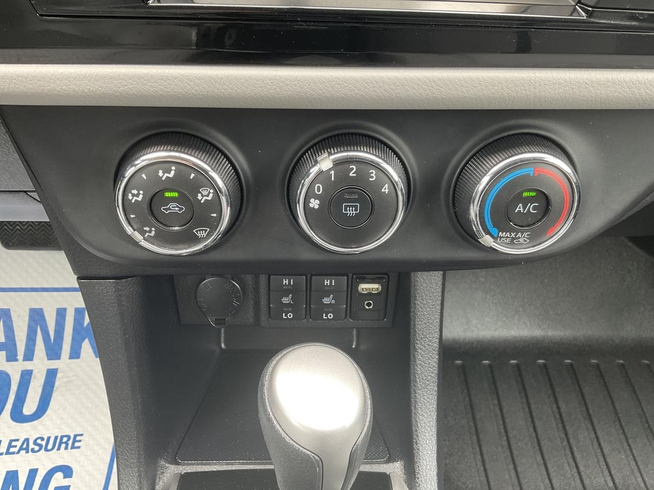 2015 Toyota Corolla LE - BACK-UP CAM! HEATED SEATS! BLUETOOTH! Photo