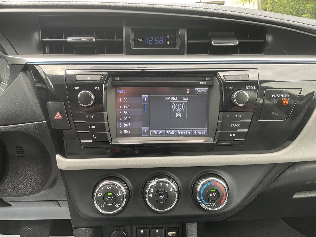 2015 Toyota Corolla LE - BACK-UP CAM! HEATED SEATS! BLUETOOTH! Photo