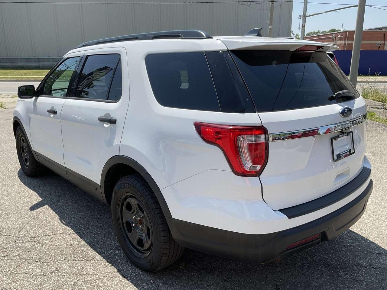 2018 Ford Explorer Base FWD - BACK-UP CAM! BLUETOOTH! 7 PASS! Photo
