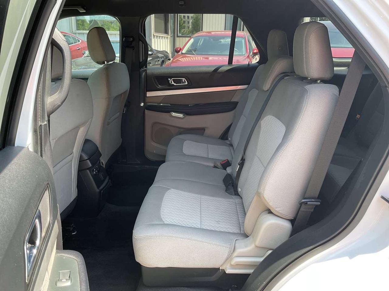 2018 Ford Explorer Base FWD - BACK-UP CAM! BLUETOOTH! 7 PASS! Photo