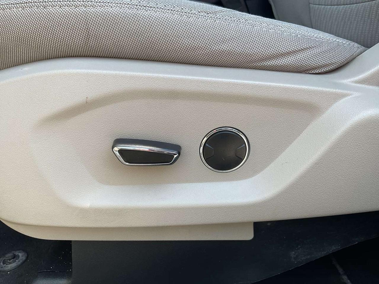2018 Ford Explorer Base FWD - BACK-UP CAM! BLUETOOTH! 7 PASS! Photo