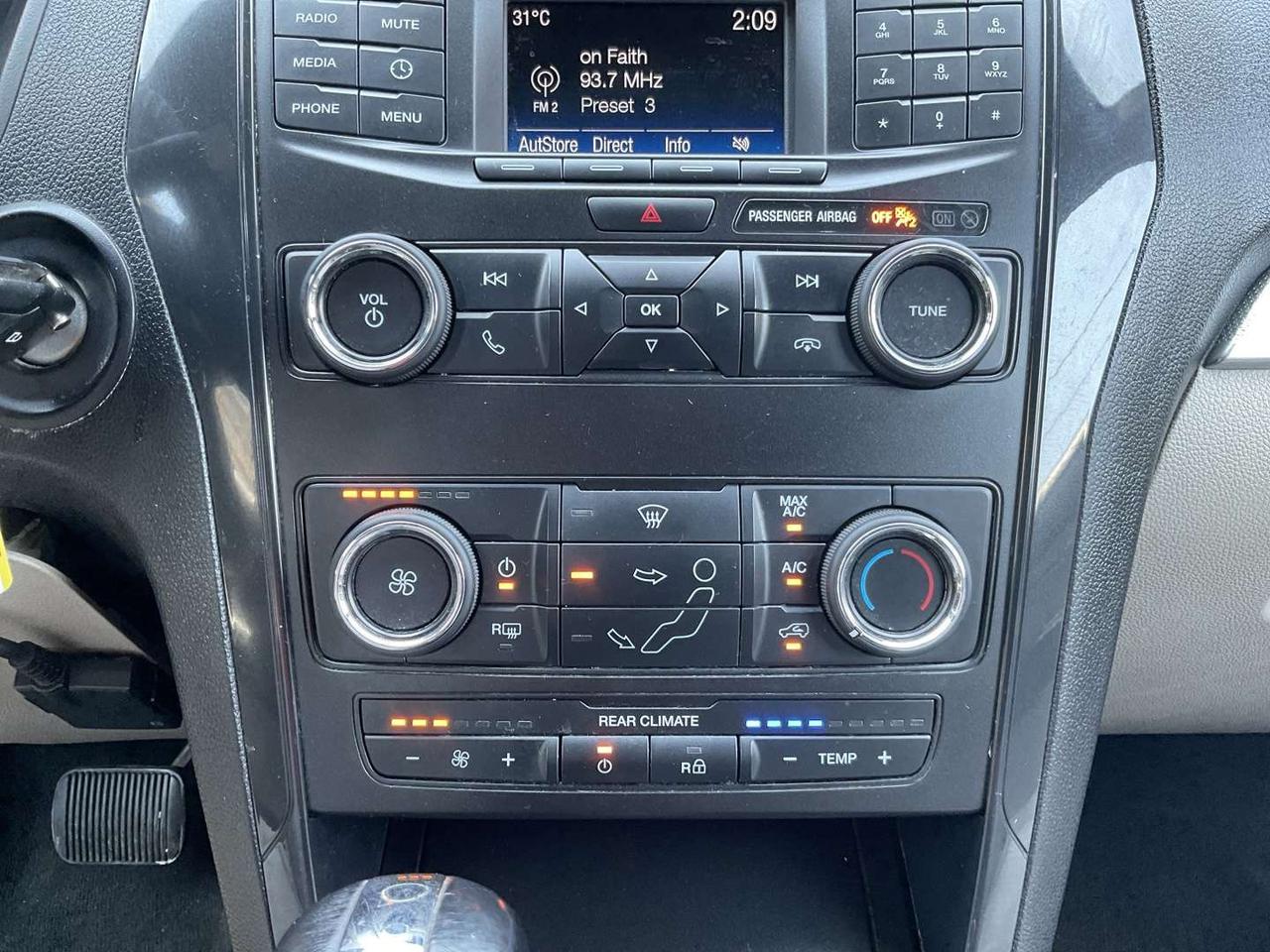 2018 Ford Explorer Base FWD - BACK-UP CAM! BLUETOOTH! 7 PASS! Photo