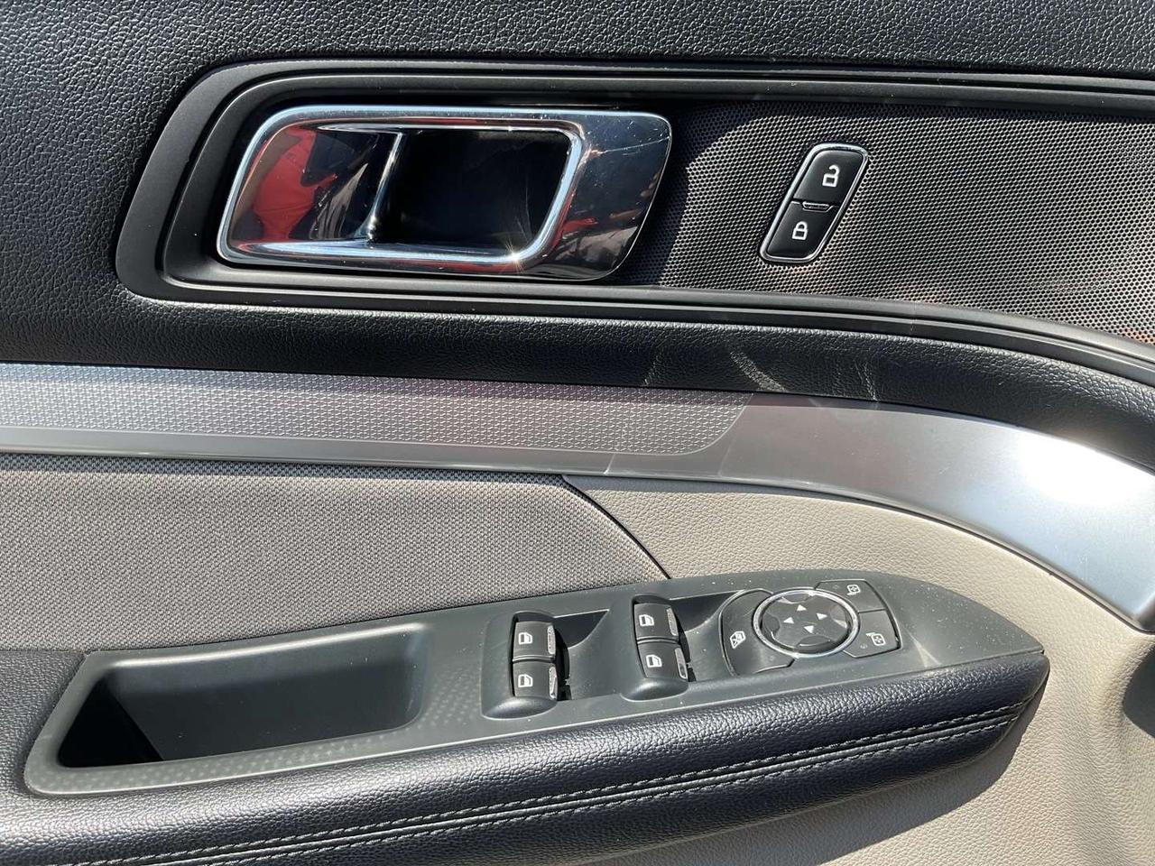 2018 Ford Explorer Base FWD - BACK-UP CAM! BLUETOOTH! 7 PASS! Photo
