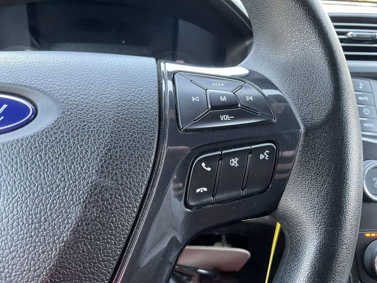 2018 Ford Explorer Base FWD - BACK-UP CAM! BLUETOOTH! 7 PASS! Photo