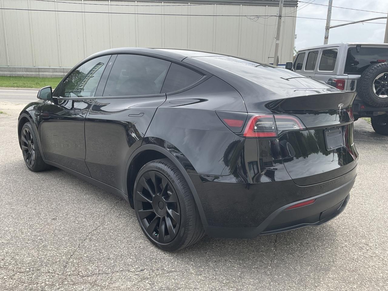 2021 Tesla Model Y Long Range - WHITE LEATHER! NAV! CAMERAS! EV RATES Photo