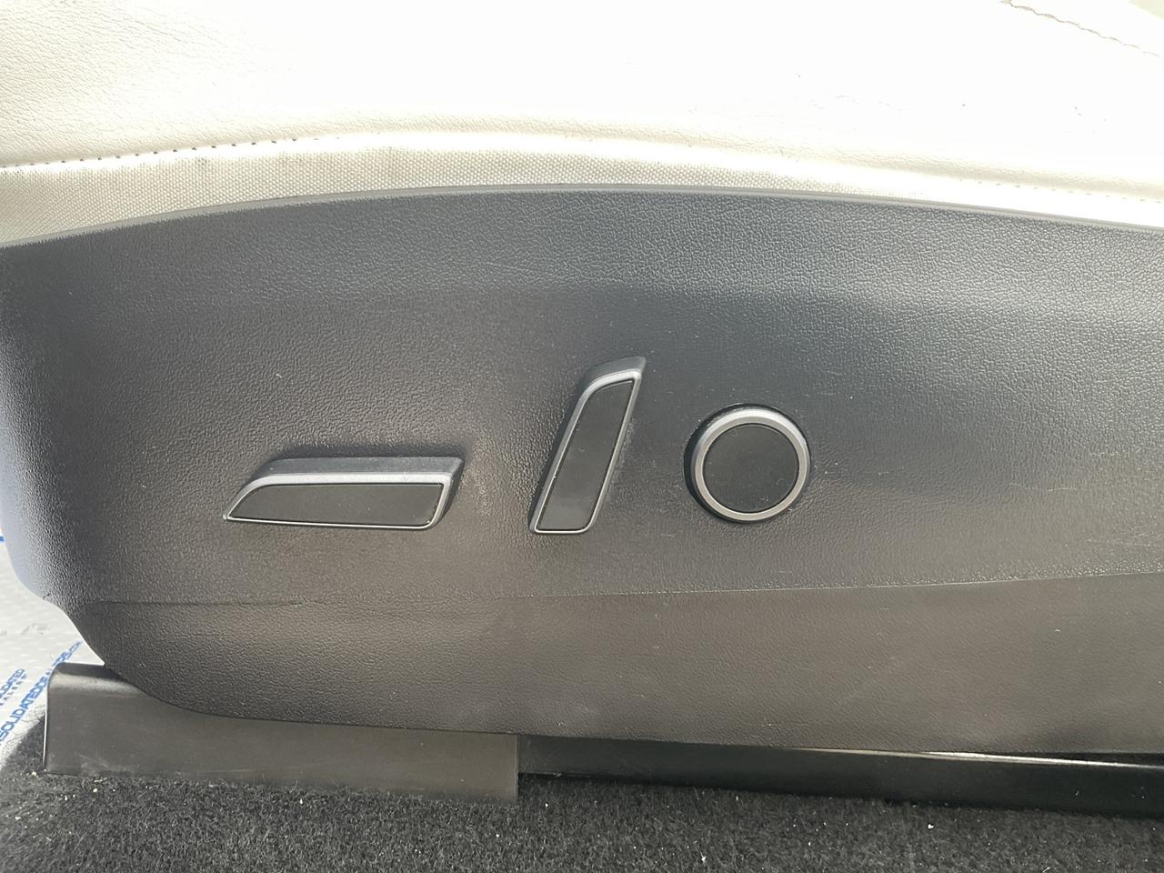 2021 Tesla Model Y Long Range - WHITE LEATHER! NAV! CAMERAS! EV RATES Photo