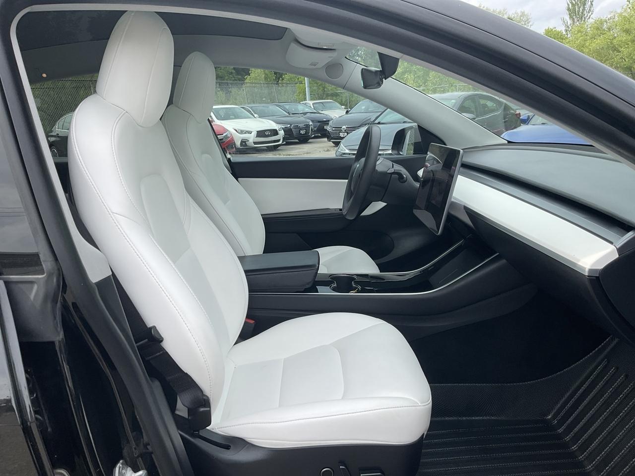 2021 Tesla Model Y Long Range - WHITE LEATHER! NAV! CAMERAS! EV RATES Photo