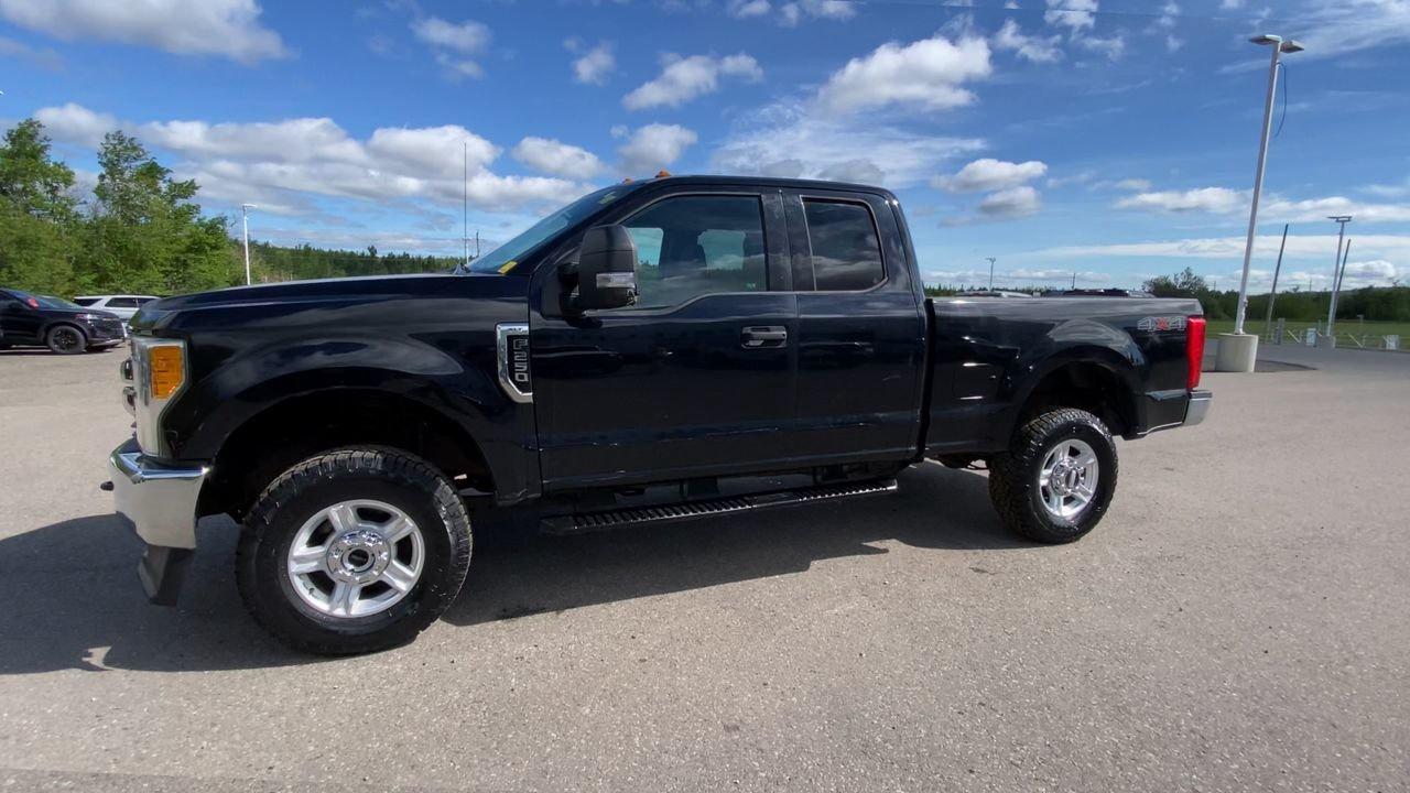 2017 Ford SUPER DUTY F-250 SRW XLT Photo