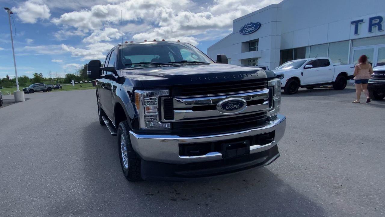 2017 Ford SUPER DUTY F-250 SRW XLT Photo