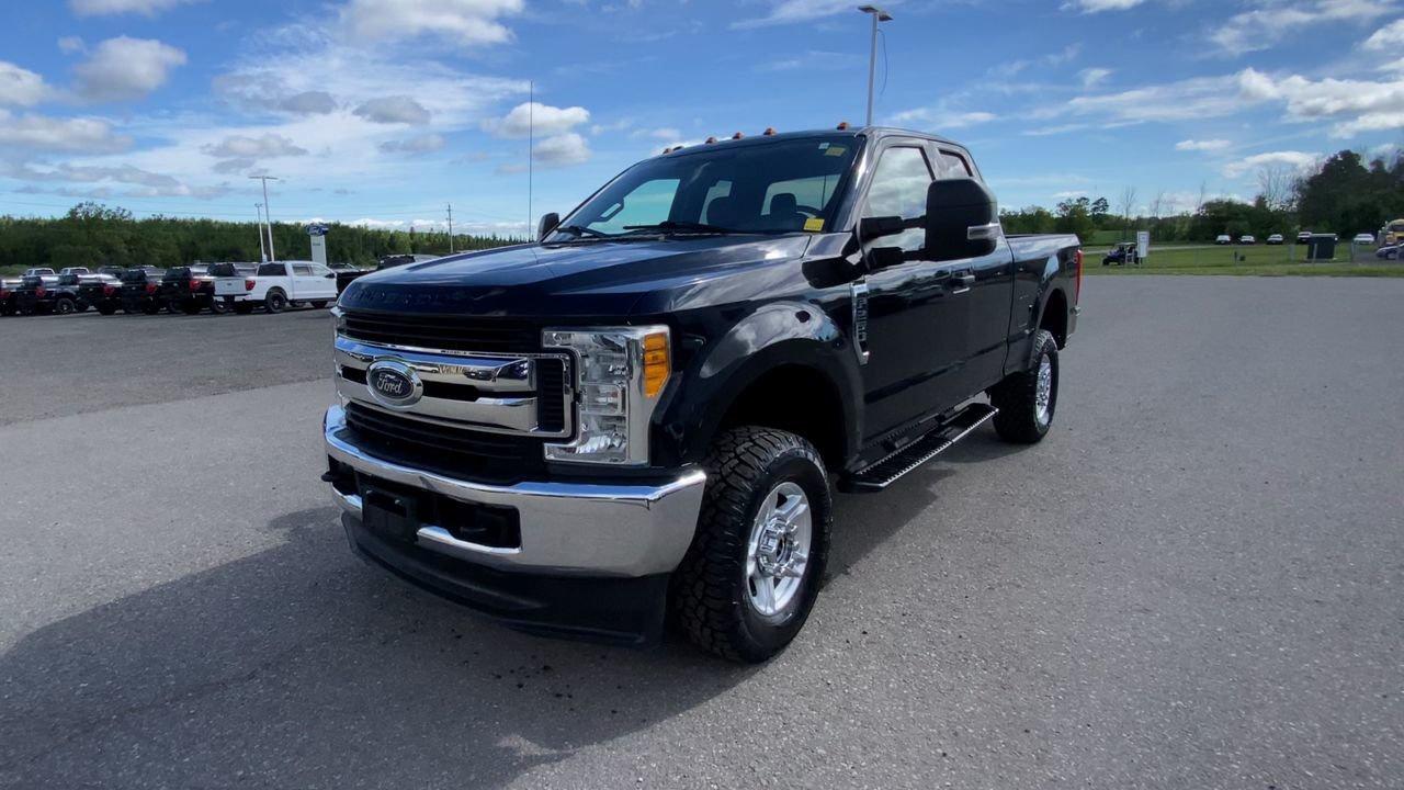 2017 Ford SUPER DUTY F-250 SRW XLT Photo
