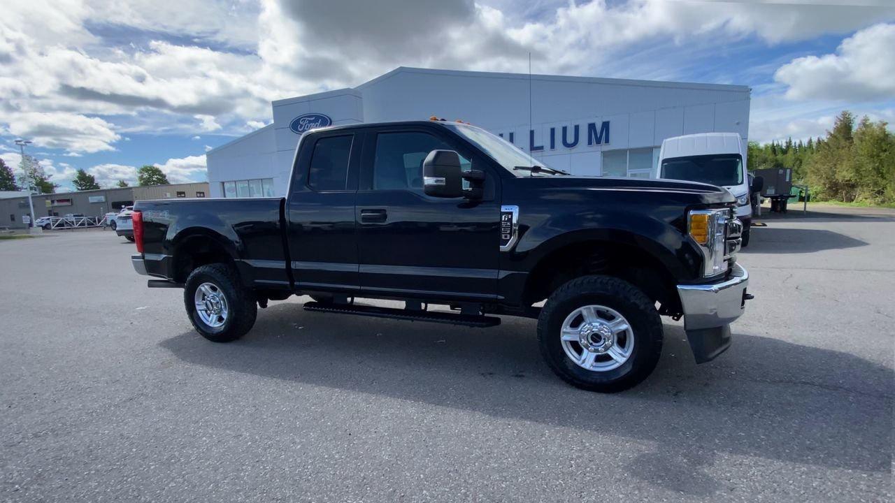 2017 Ford SUPER DUTY F-250 SRW XLT Photo