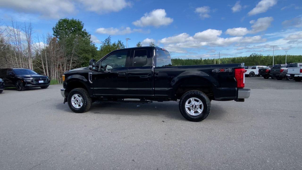 2017 Ford SUPER DUTY F-250 SRW XLT Photo
