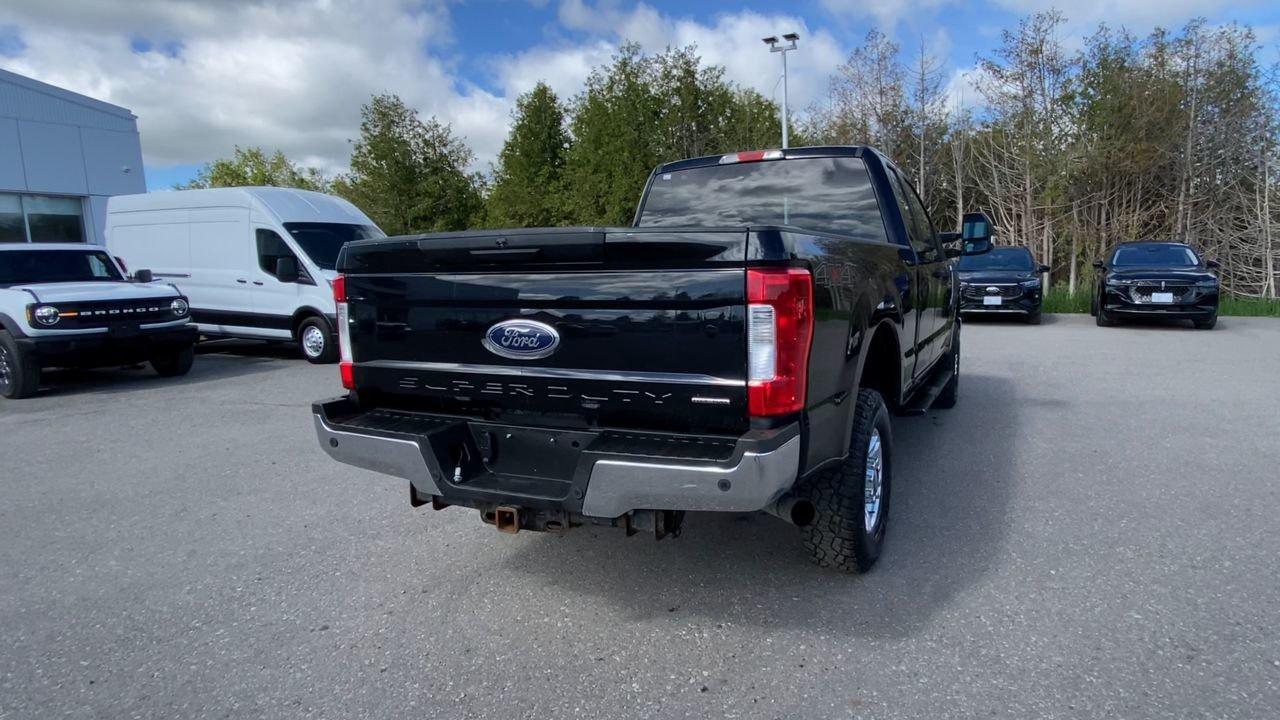 2017 Ford SUPER DUTY F-250 SRW XLT Photo