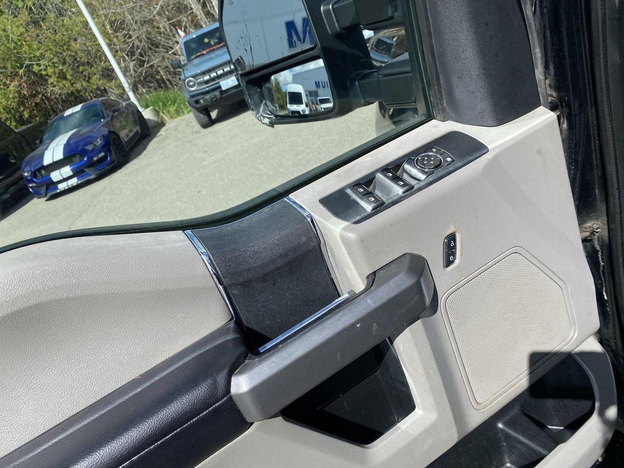 2017 Ford SUPER DUTY F-250 SRW XLT Photo