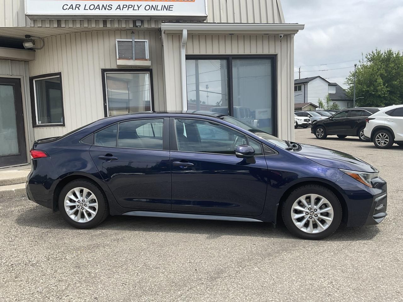 2021 Toyota Corolla SE ALLOYS! CAR PLAY! BACK-UP CAM! BSM! Photo