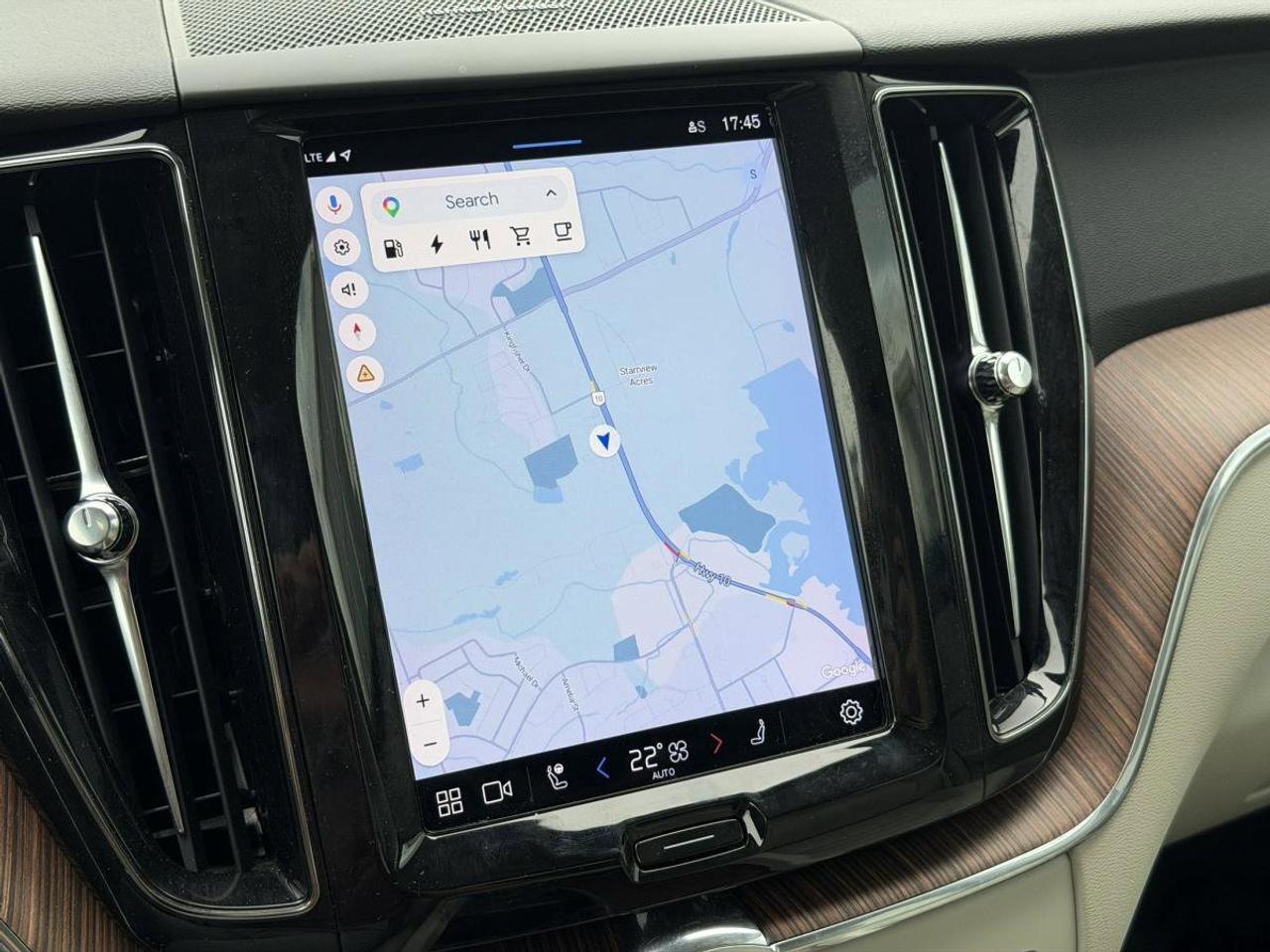 2022 Volvo XC60 Recharge T8 eAWD PHEV Inscription Expression Extended Range Photo