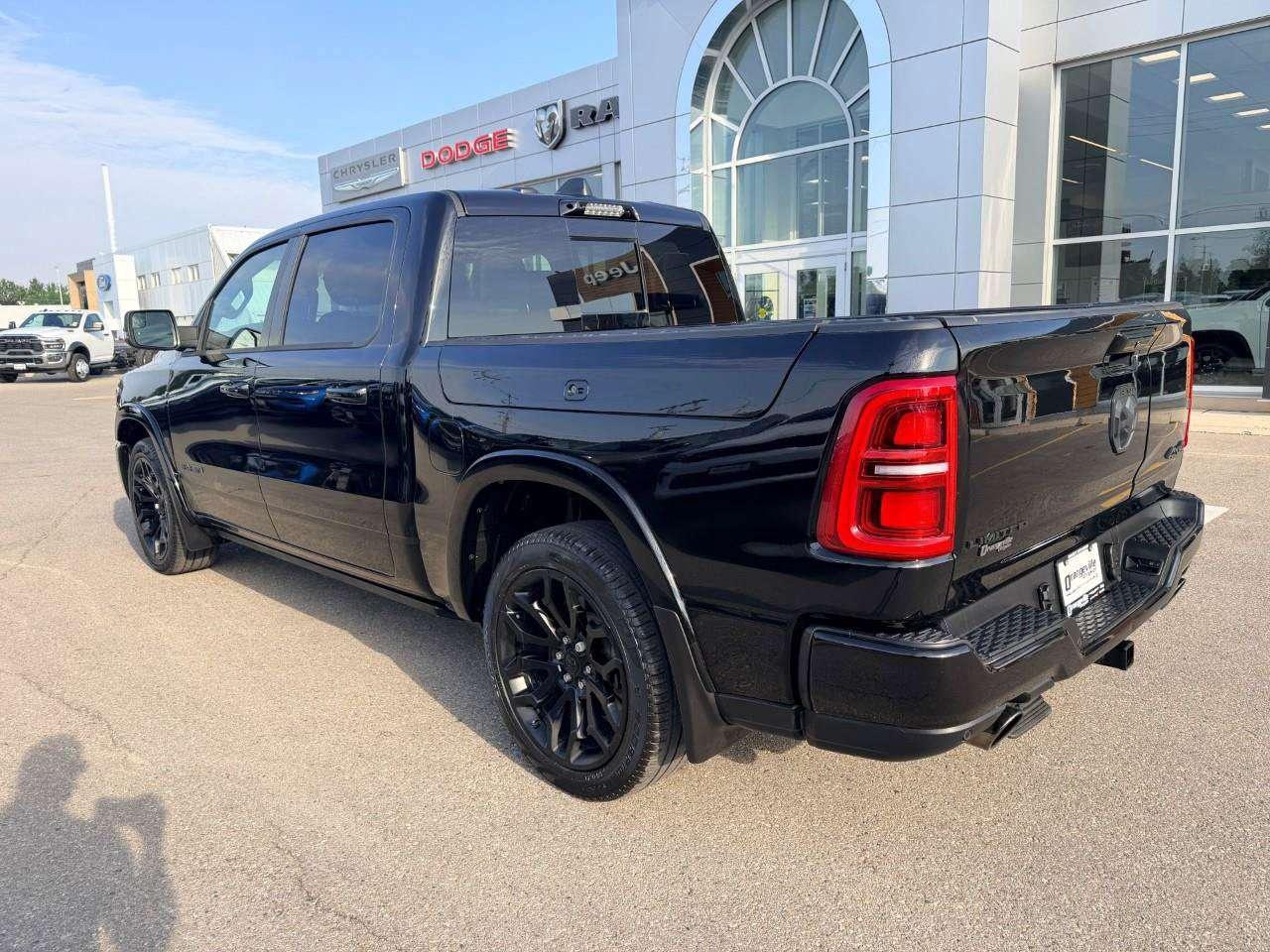 2025 RAM 1500 LIMTED NIGHT, 3.6L V6, 4X4, ALLOYS, LEATHER, NAV, 1-OWNER, CERTIFIED PREOWNED! Photo4
