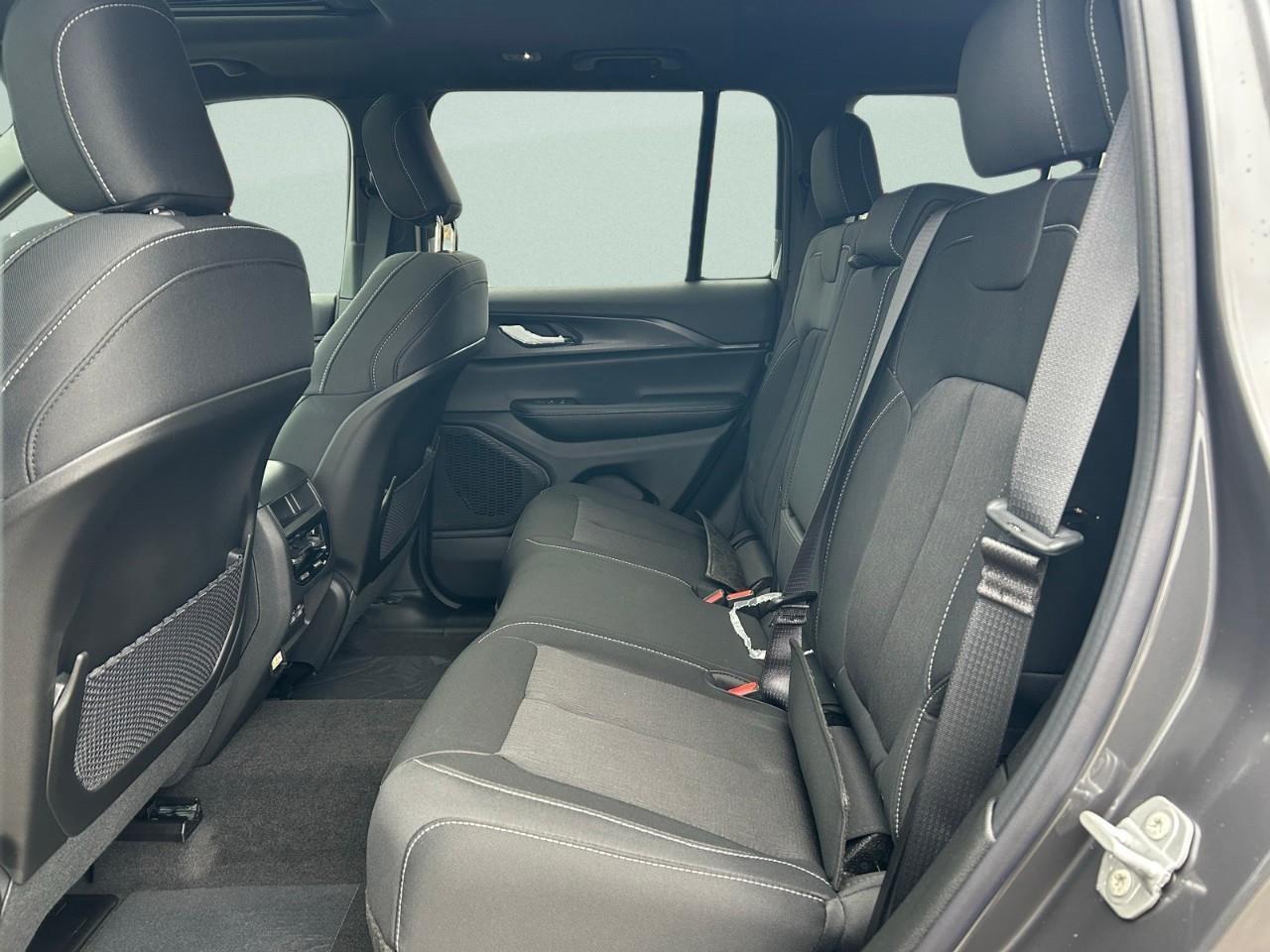2026 Jeep Grand Cherokee Laredo X 4x4 Photo