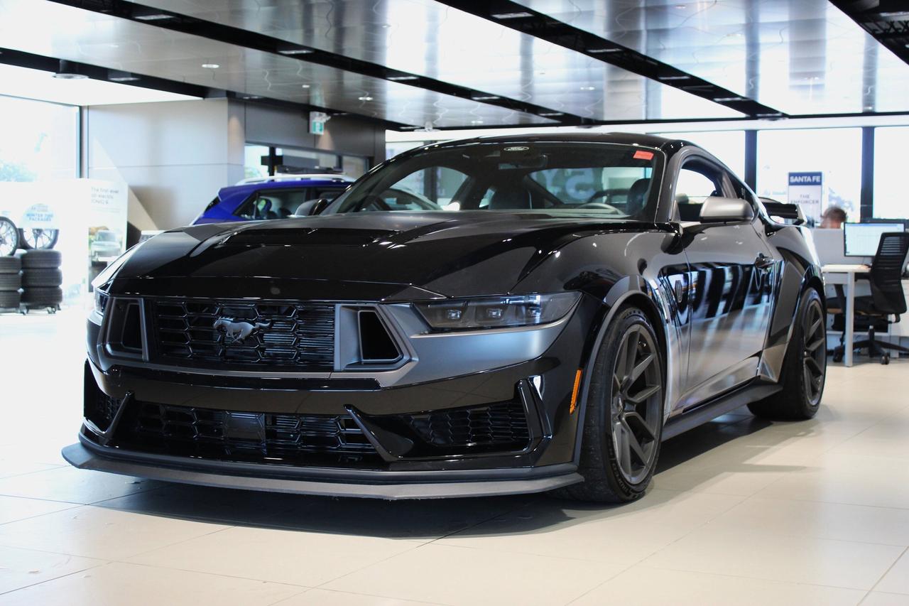 2025 Ford Mustang Dark Horse Photo