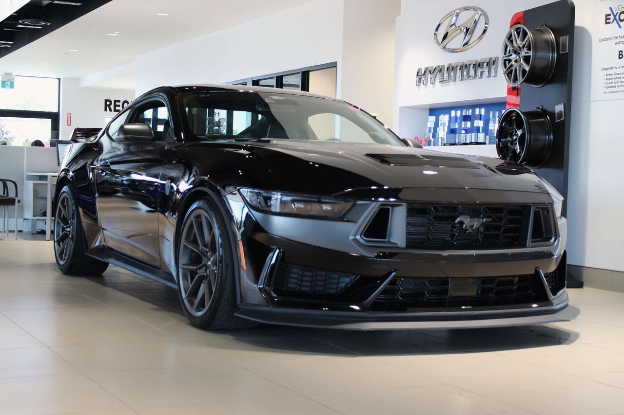 2025 Ford Mustang Dark Horse like NEW ONLY 750KM! Photo