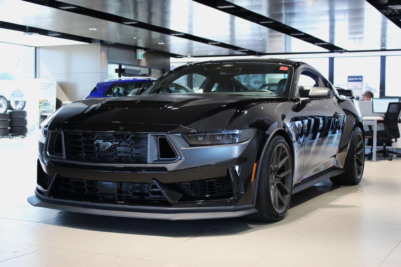 2025 Ford Mustang Dark Horse like NEW ONLY 750KM! Photo