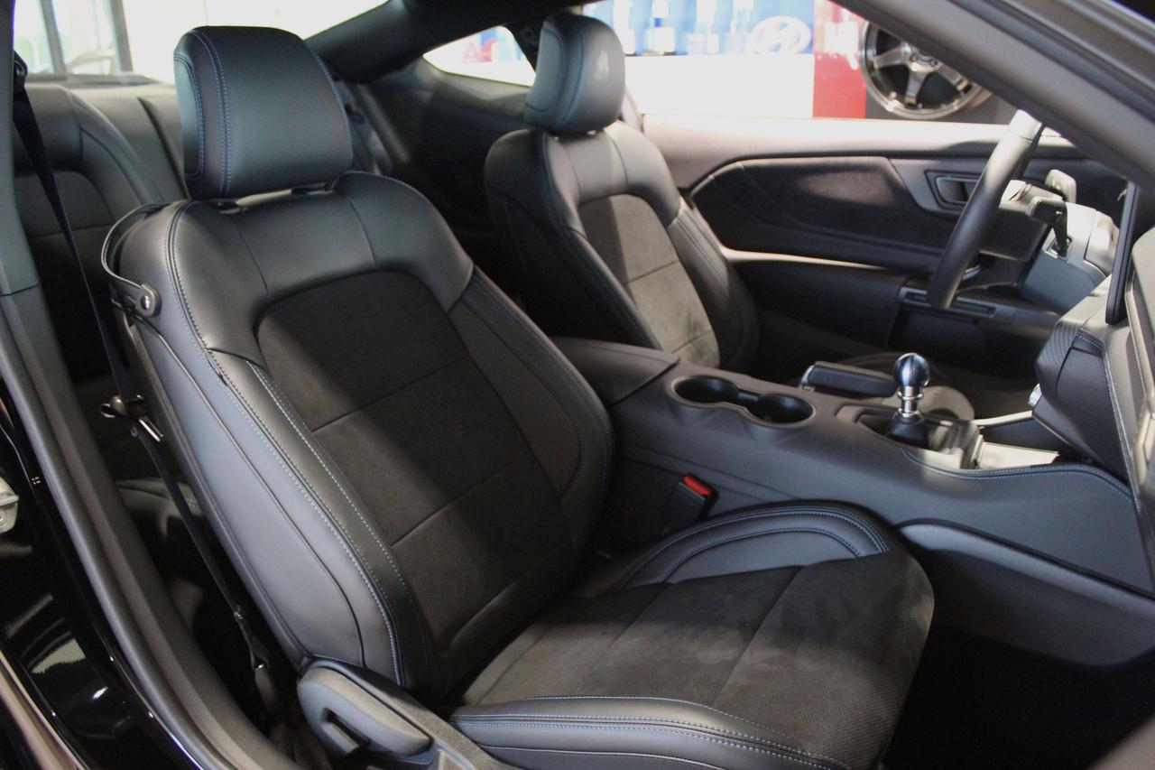 2025 Ford Mustang Dark Horse like NEW ONLY 750KM! Photo
