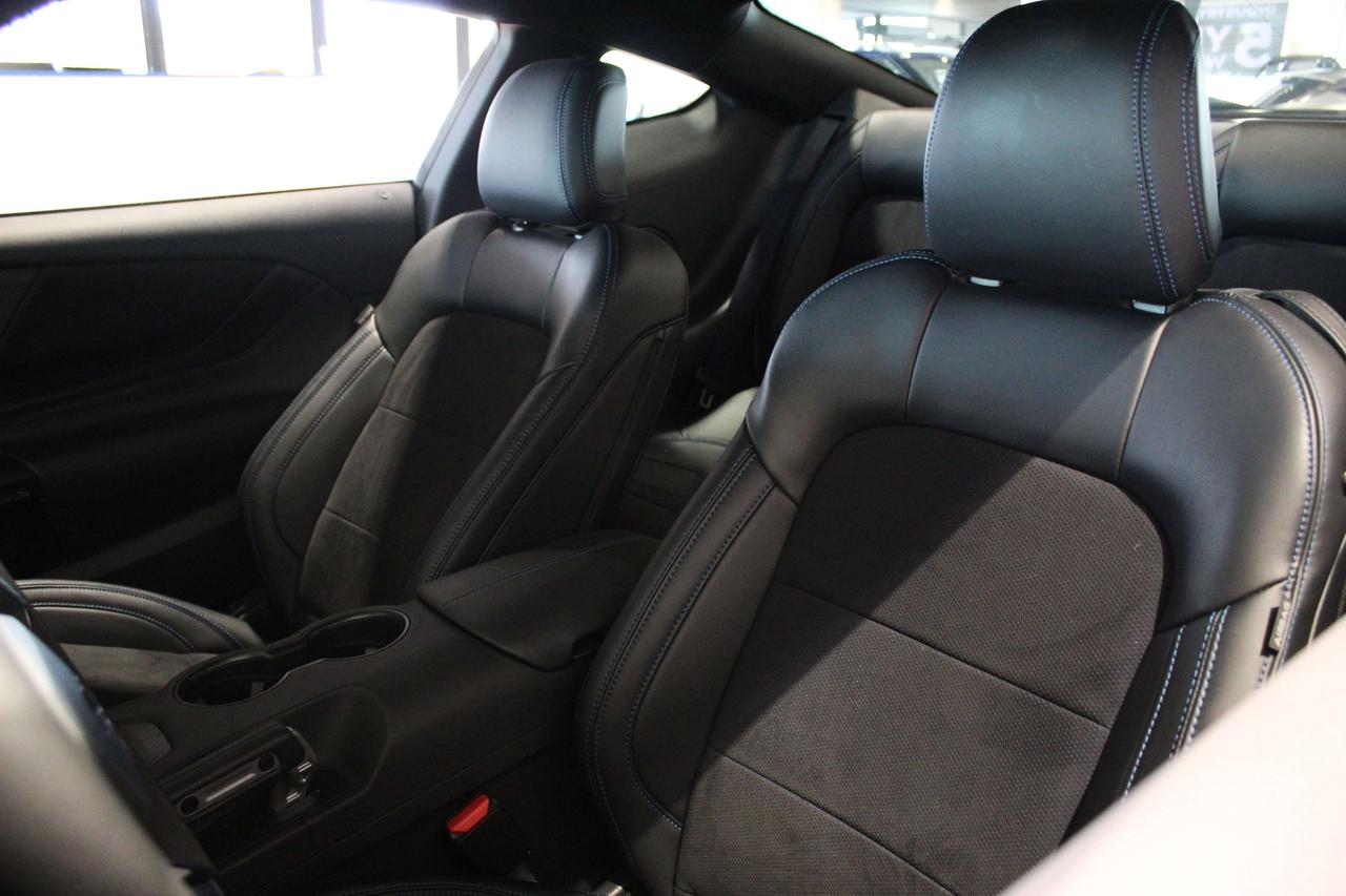 2025 Ford Mustang Dark Horse like NEW ONLY 750KM! Photo