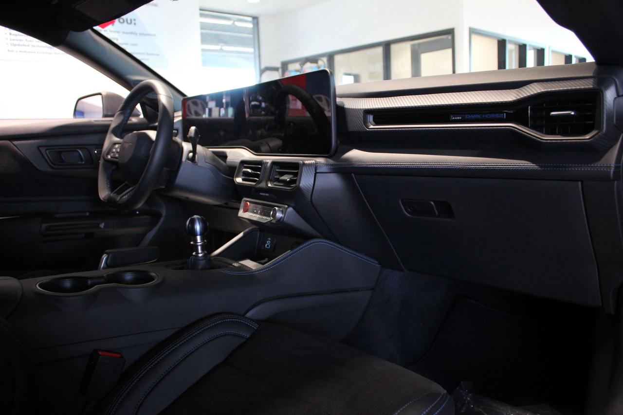 2025 Ford Mustang Dark Horse like NEW ONLY 750KM! Photo