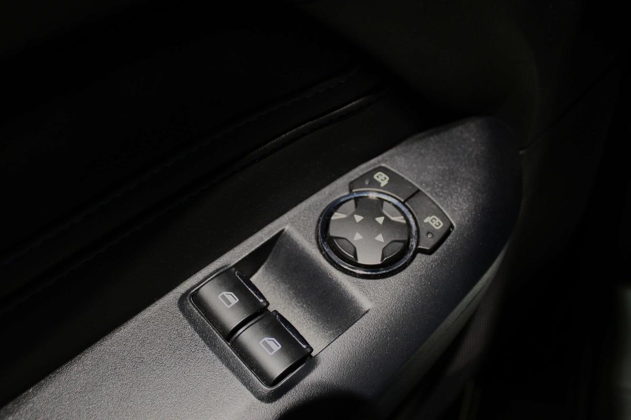 2025 Ford Mustang Dark Horse like NEW ONLY 750KM! Photo