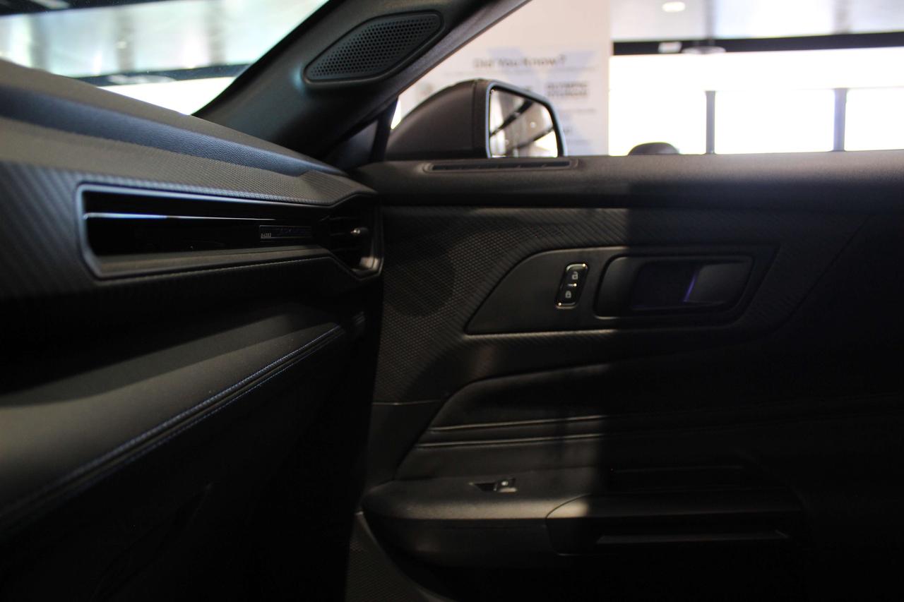 2025 Ford Mustang Dark Horse like NEW ONLY 750KM! Photo