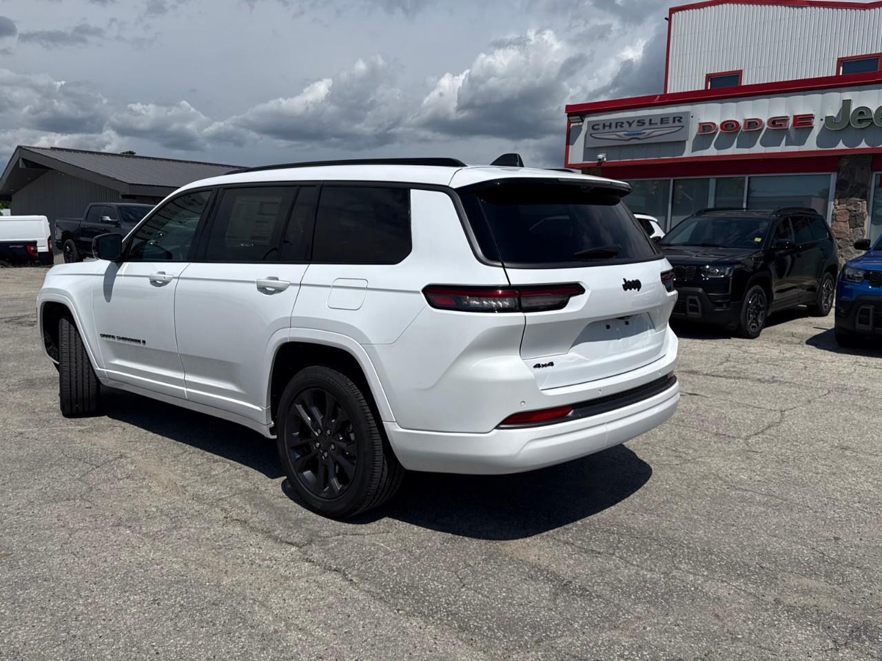 2026 Jeep Grand Cherokee L Base 4dr 4x4 Photo