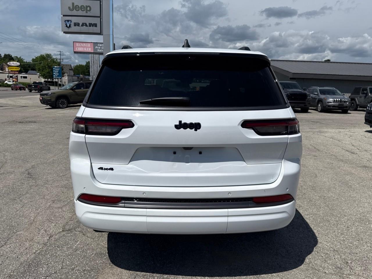 2026 Jeep Grand Cherokee L Base 4dr 4x4 Photo