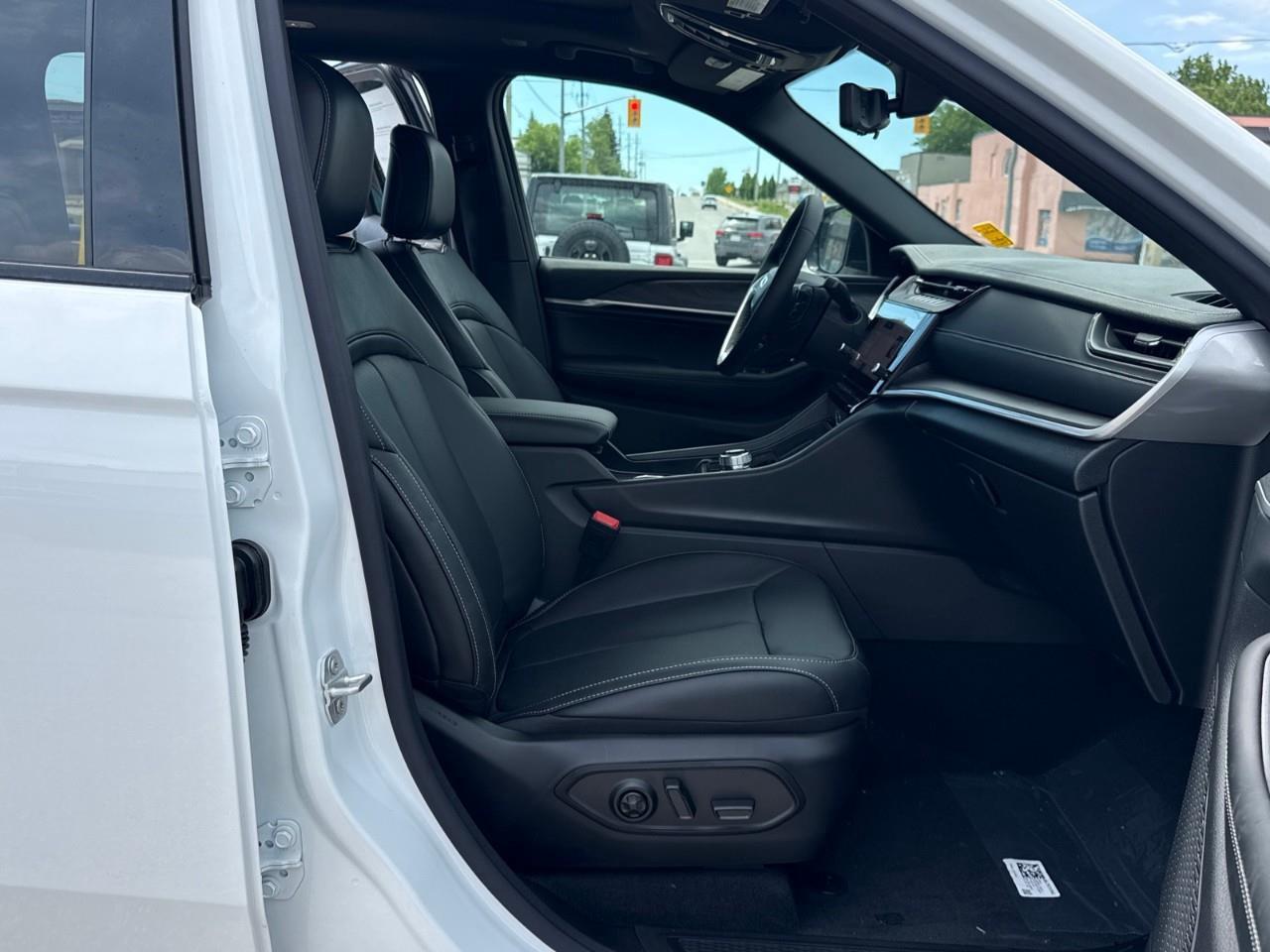 2026 Jeep Grand Cherokee L Base 4dr 4x4 Photo