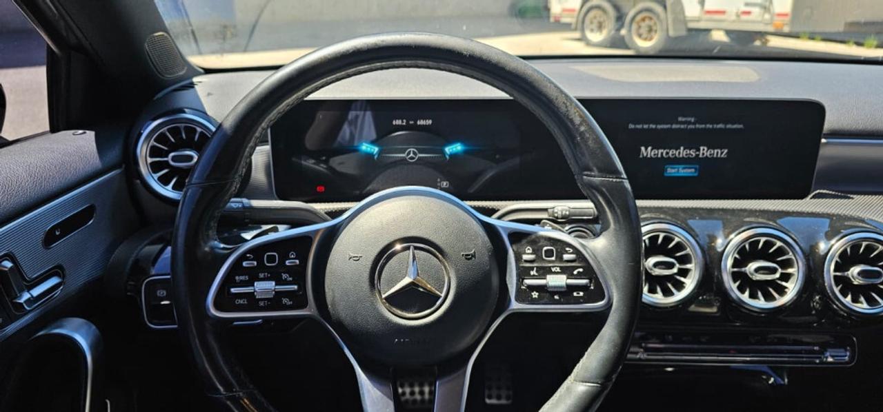 2019 Mercedes-Benz A-Class A 220 4MATIC / AMG Pkg / Leather / Sunroof / NAVI Photo
