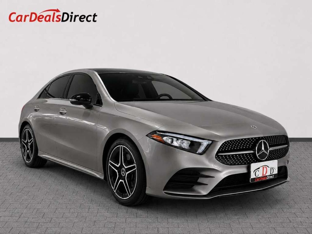 2019 Mercedes-Benz A-Class A 220 4MATIC / AMG Pkg / Leather / Sunroof / NAVI / Clean Carfax Photo0