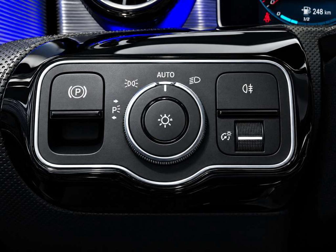 2019 Mercedes-Benz A-Class A 220 4MATIC / AMG Pkg / Leather / Sunroof / NAVI / Clean Carfax Photo