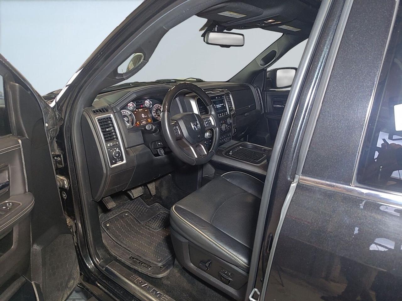 2017 RAM 1500 Laramie HEMI/ 5.7 4x4 Crew Cab /Exelent condition/ Photo