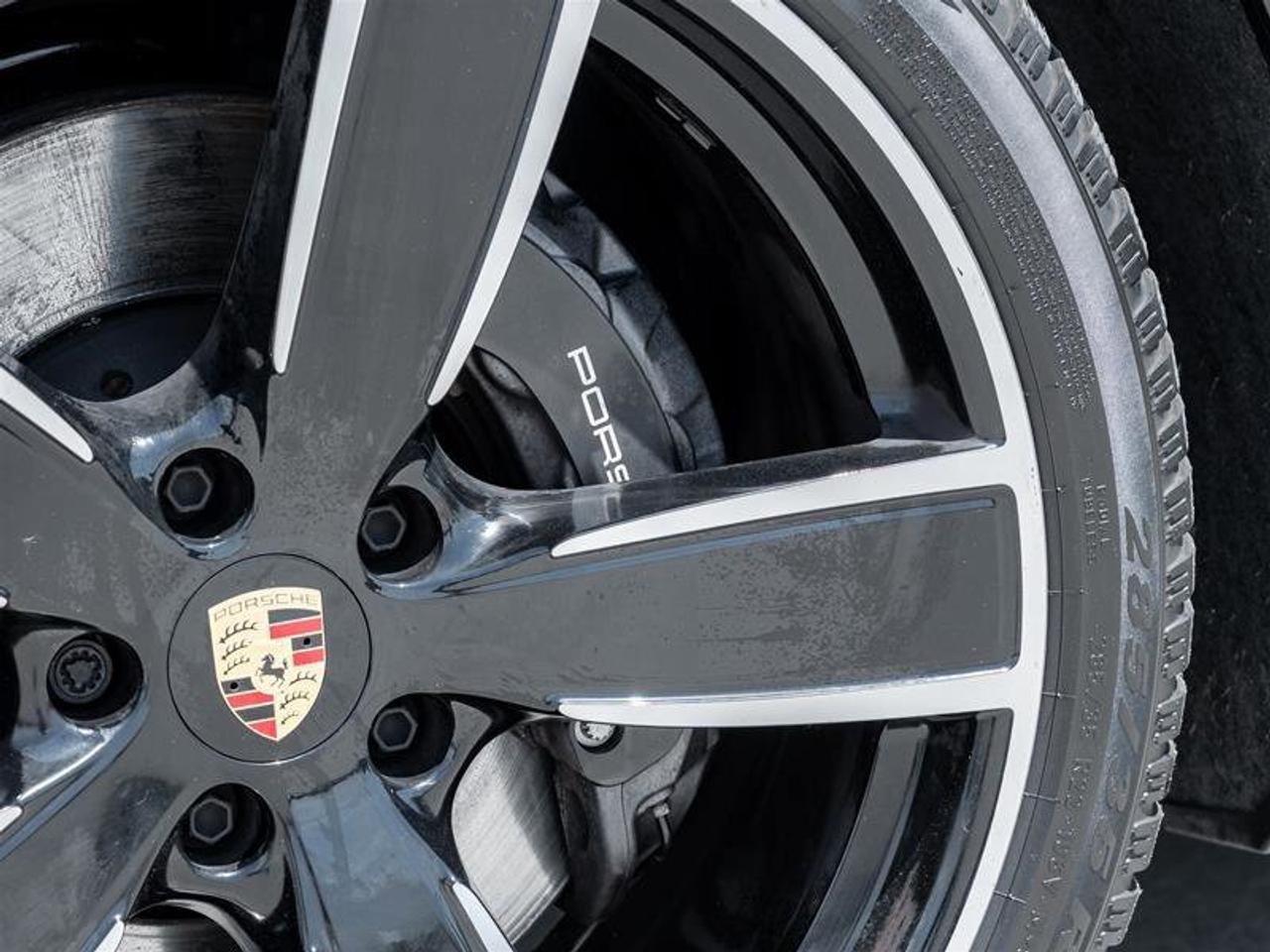 2023 Porsche Cayenne Platinum Edition Coupe AWD Performance Pkg Power S Photo