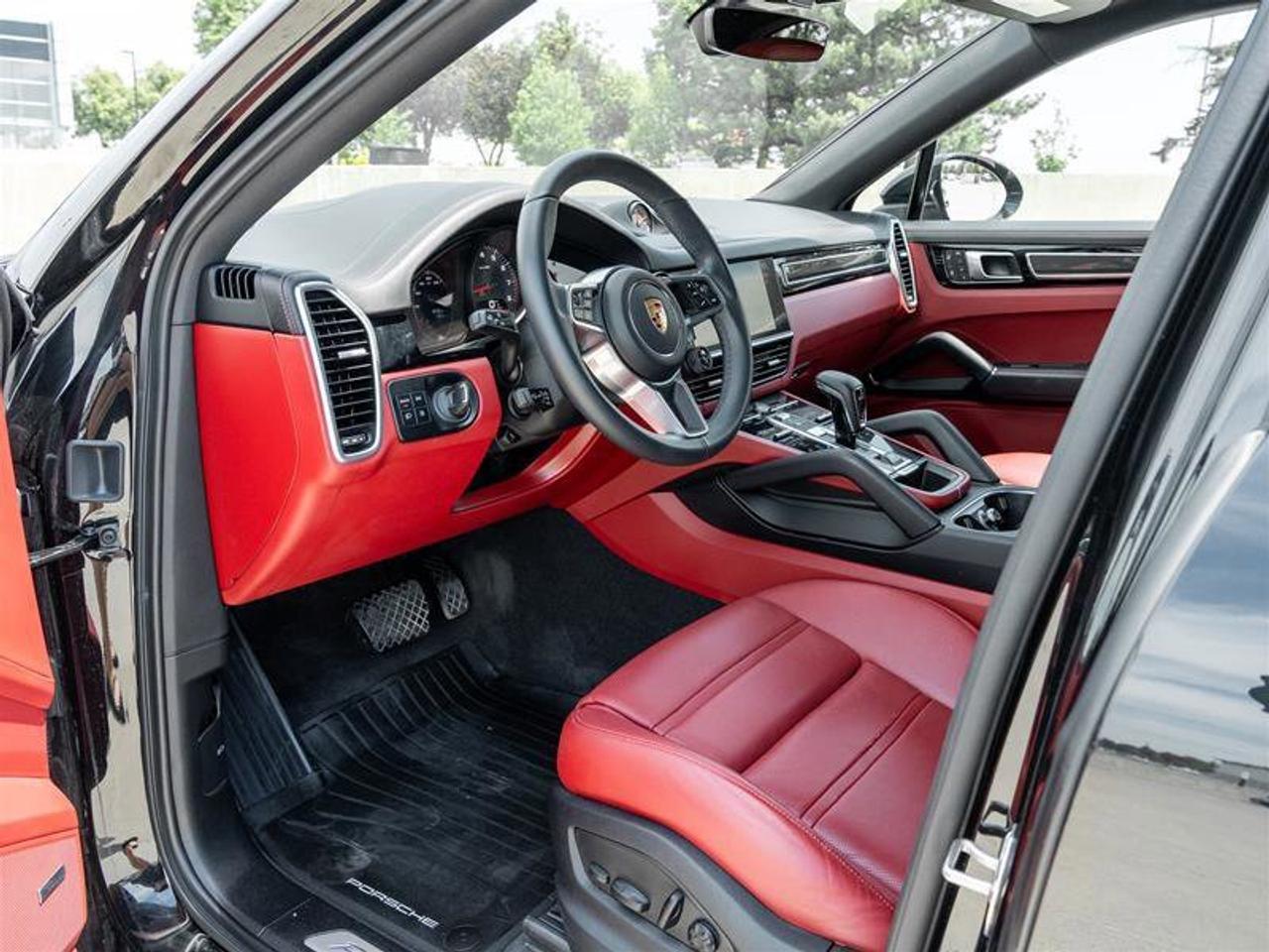 2023 Porsche Cayenne Platinum Edition Coupe AWD Performance Pkg Power S Photo