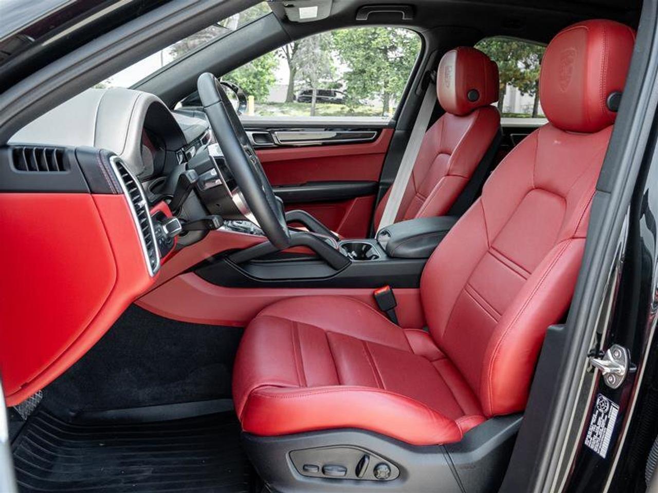 2023 Porsche Cayenne Platinum Edition Coupe AWD Performance Pkg Power S Photo