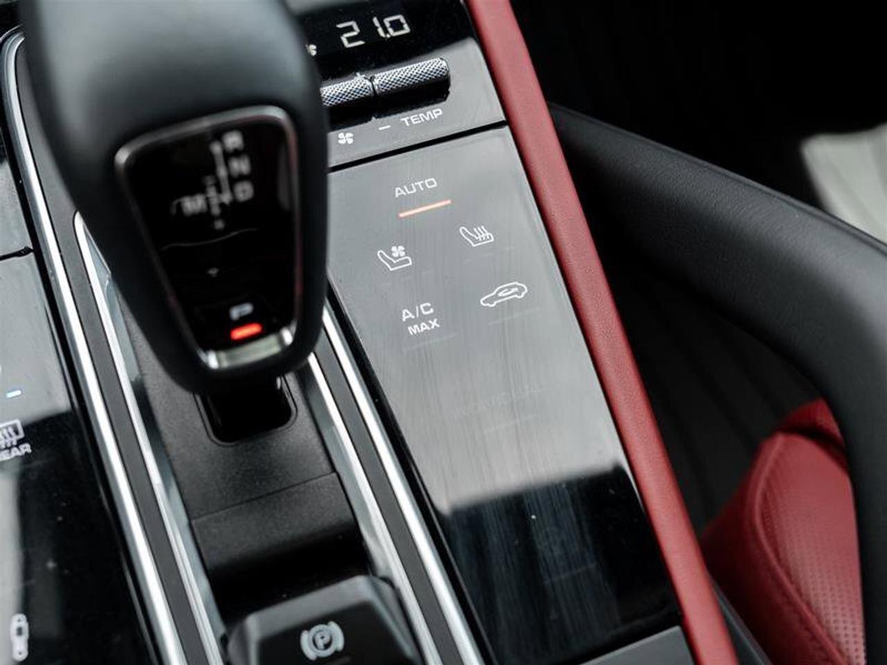 2023 Porsche Cayenne Platinum Edition Coupe AWD Performance Pkg Power S Photo