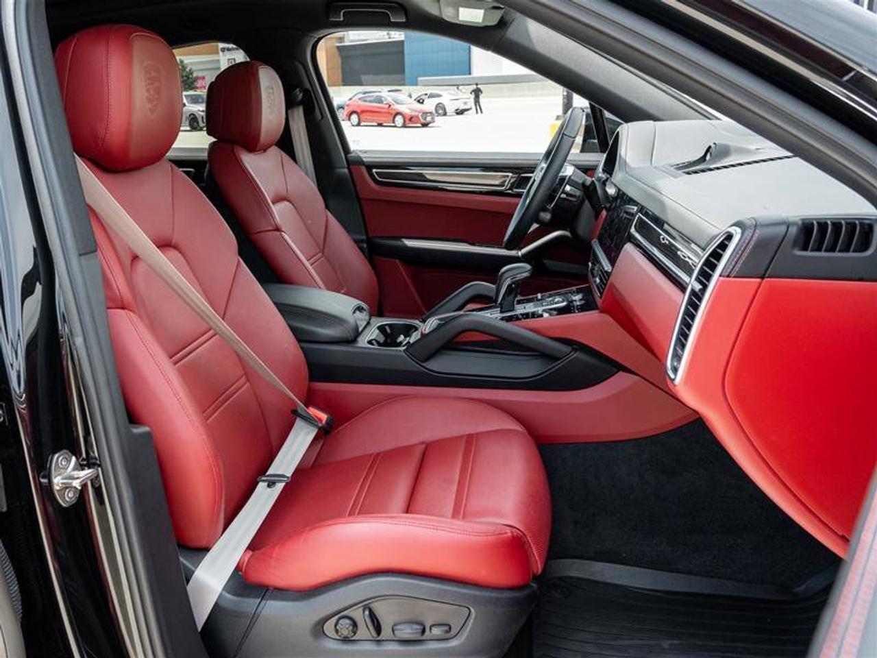 2023 Porsche Cayenne Platinum Edition Coupe AWD Performance Pkg Power S Photo